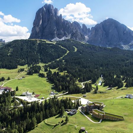 Отель Cendevaves Alpine Silence Santa Cristina Val Gardena Экстерьер фото